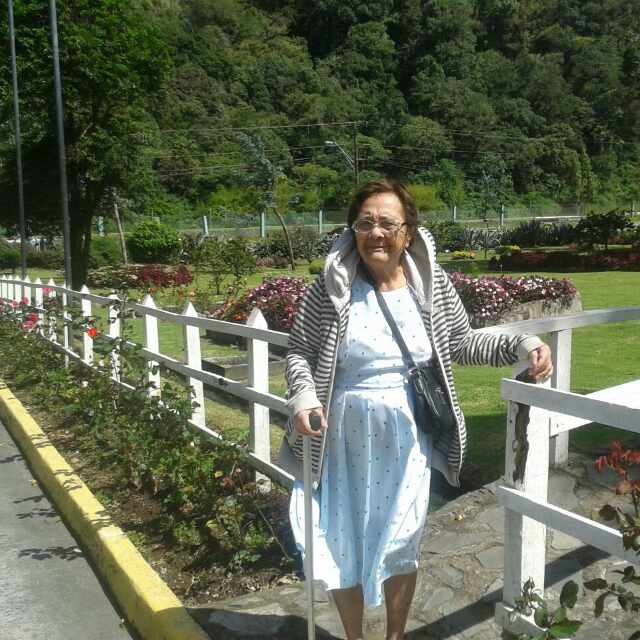 #EsaCabelleraBlanca abuela paula saludos de Dialys... Desde santiago