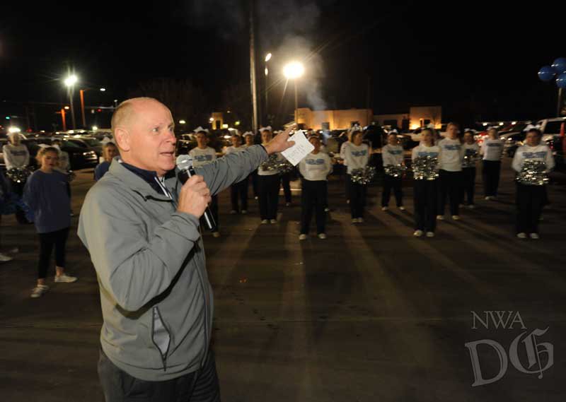 NWADemGazPhotos's tweet photo. .@Harberwildcats pep rally ahead of title game with @Fayettevillefb @NWARick #ARPreps https://t.co/vtJ4y8bCND https://t.co/iocj205gME