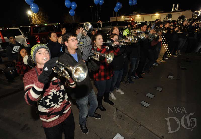 NWADemGazPhotos's tweet photo. .@Harberwildcats pep rally ahead of title game with @Fayettevillefb @NWARick #ARPreps https://t.co/vtJ4y8bCND https://t.co/iocj205gME