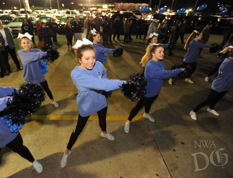 NWADemGazPhotos's tweet photo. .@Harberwildcats pep rally ahead of title game with @Fayettevillefb @NWARick #ARPreps https://t.co/vtJ4y8bCND https://t.co/iocj205gME