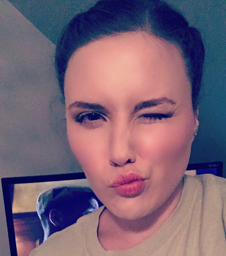 runawaywithit's tweet image. someone needs to take my front facing camera away from me bc i have a problem #imoutofcontrol #alltheselfies