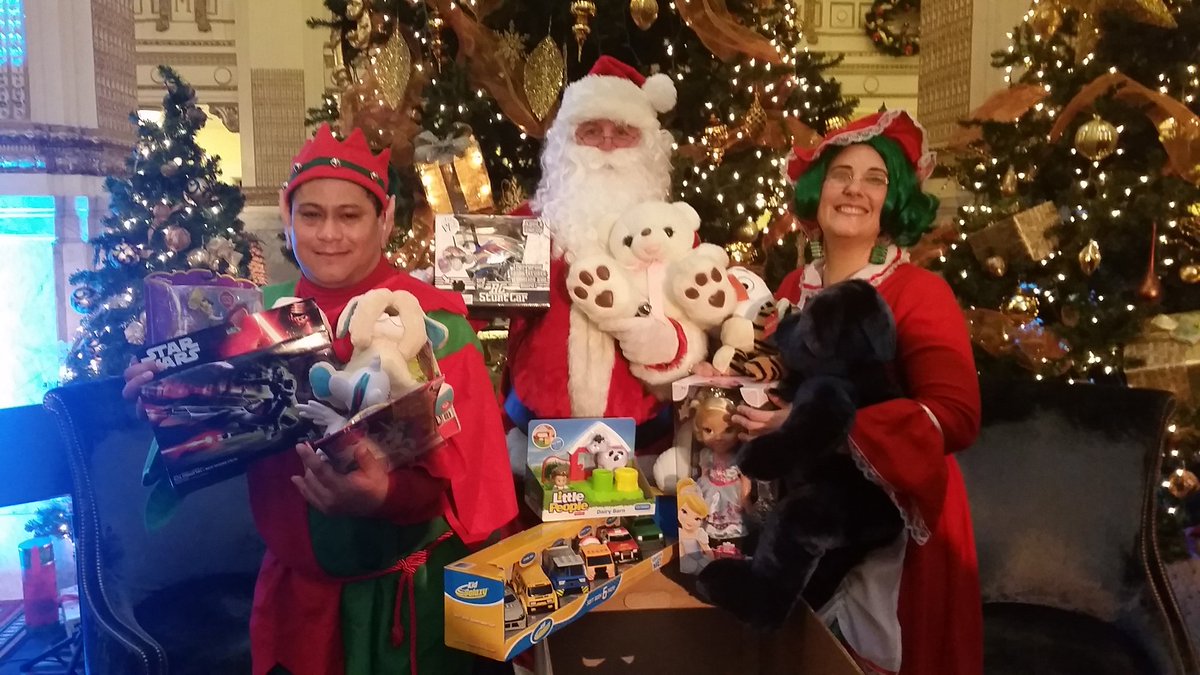 WhereIsZannah's tweet photo. #triooftrees @EmbassySuitesPD #toysfortots https://t.co/Lqyvu2lWNB