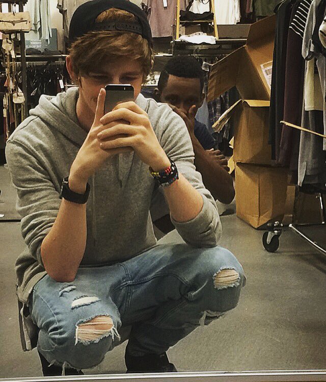 officerteejay's tweet photo. #professionalslackers https://t.co/s4QnYoY2kM