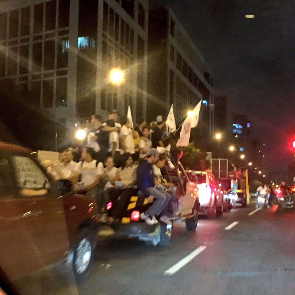 DeRodillasJAMAS's tweet photo. Caravana en Chacao de NUVIPA
#PartidoFortalecido
@airhack @R2012Rivas @EnoeAlvarez @JLenguadetrapo @g_abreu @Nuvipa1 https://t.co/UIRa0yfieM