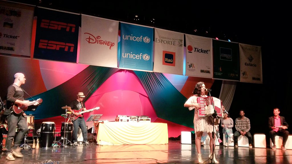 drisanchez's tweet photo. Caravana das Artes #unicef #dysney #adrianasanchez #salvelua #hohneraccordion #roland #lanikai #bosspedals https://t.co/VA8tkwfeDJ