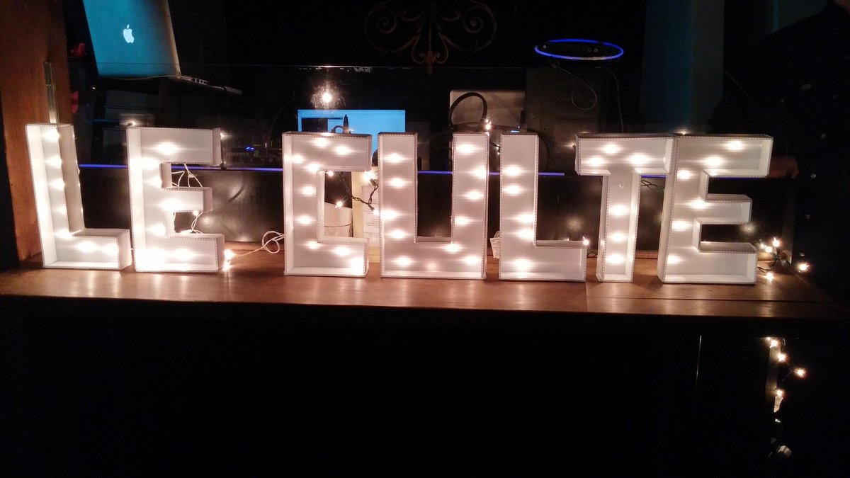 LeCulteUQAM's tweet photo. Le lancement du magazine ça se passe maintenant! #Euphorie #LeCulte https://t.co/9upbj8YrAR