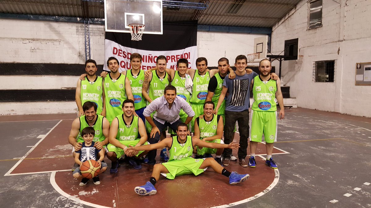 KUBasquetbol's tweet photo. Ultimo partido del año... Pesimo año deportivo, tremendo año entre amigos que es lo que importa. Vamo el que viene!! https://t.co/3TnjDZbqex