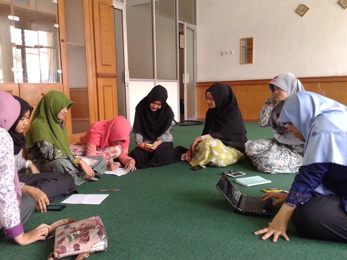 ksei_polmed's tweet photo. 151204 slmt siang akhwat2 yg luar biasa~ hari ini sdg berlangsung kajian dr srikandi dgn tema "kepribadian muslimah" https://t.co/cq1AgVHKk6