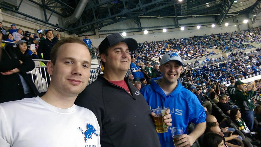 RightHireIT_Jim's tweet photo. #ThursdayNightFootball . . . RMC style @RMCJamie @RMCNickLochner @RMCNickB @RecruitMichigan https://t.co/QxsSlYLl9B