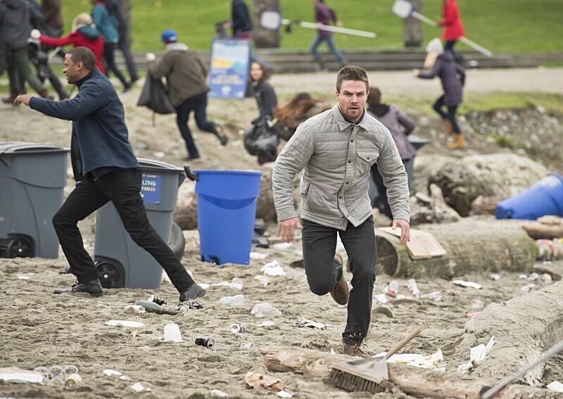 team_d28's tweet photo. #ArrowMidSeasonFinale "Dark Waters" 4x09 is going to be war!!🎯 #DarhkvQueen #OliverForMayor https://t.co/elyoHQRw9P