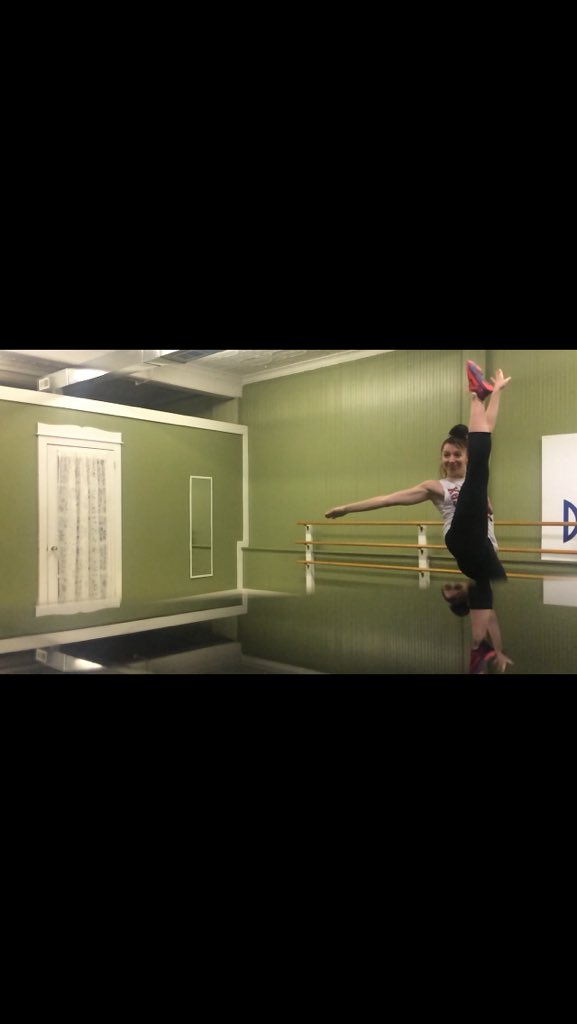 FittyPhish's tweet photo. Thursday #legday #kicks #fitfam #old #dowhatyoulove https://t.co/1gxq1Pf7Qu