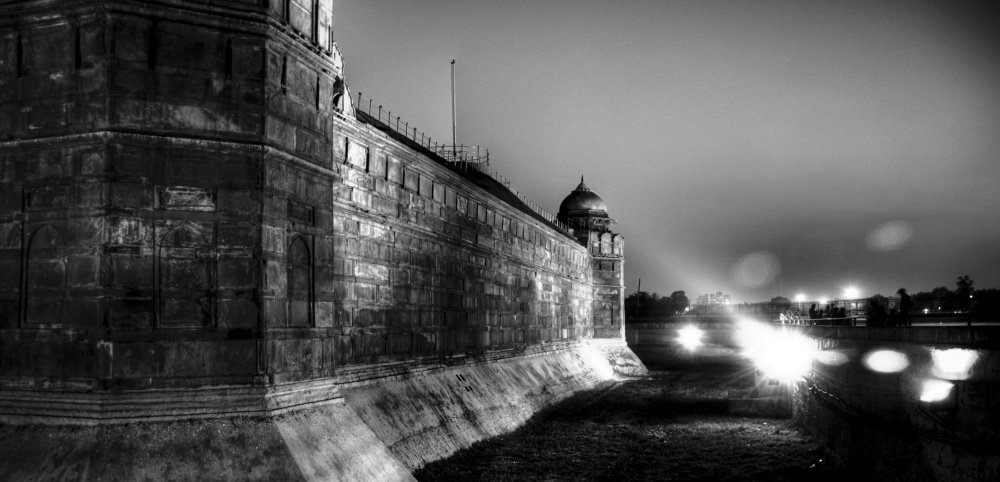 sanwahi's tweet photo. Red Fort in Black and White @tripandtravel2 @TripAdvisor @NatGeoPhotos #india #delhi #travel #photography https://t.co/h17q5SPhBt