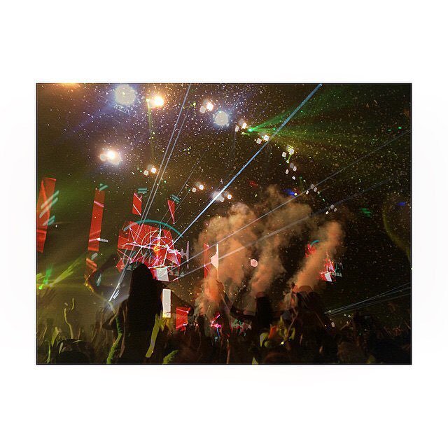 's tweet image. WOW check out the great photo by @coc0notchanel ift.tt/1jCjicm Can't wait!!!!! #THROWBACK #CONTACT2014 @c…