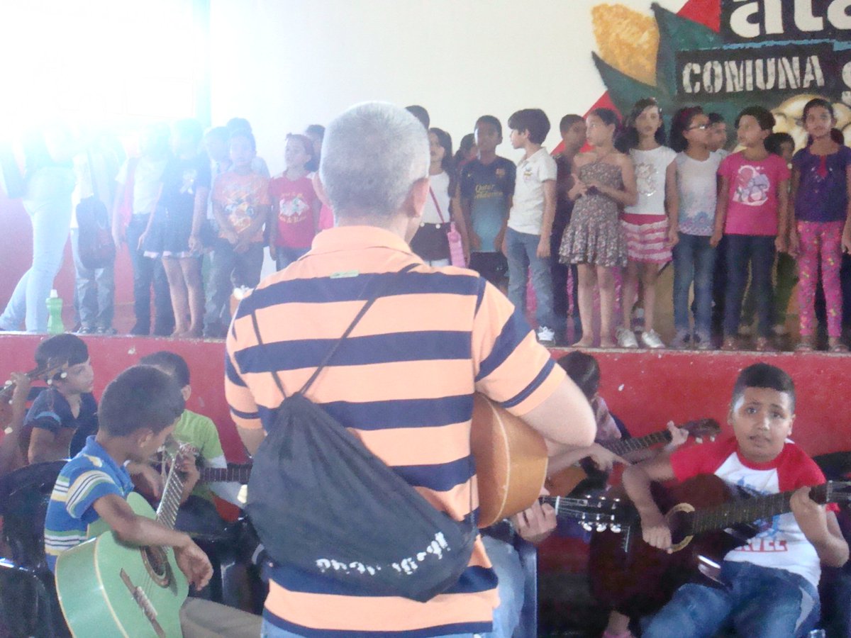 c_modc's tweet image. Día  Miércoles  ensayo en el C.P.C la Carucieña preparándonos par el día del Concierto...