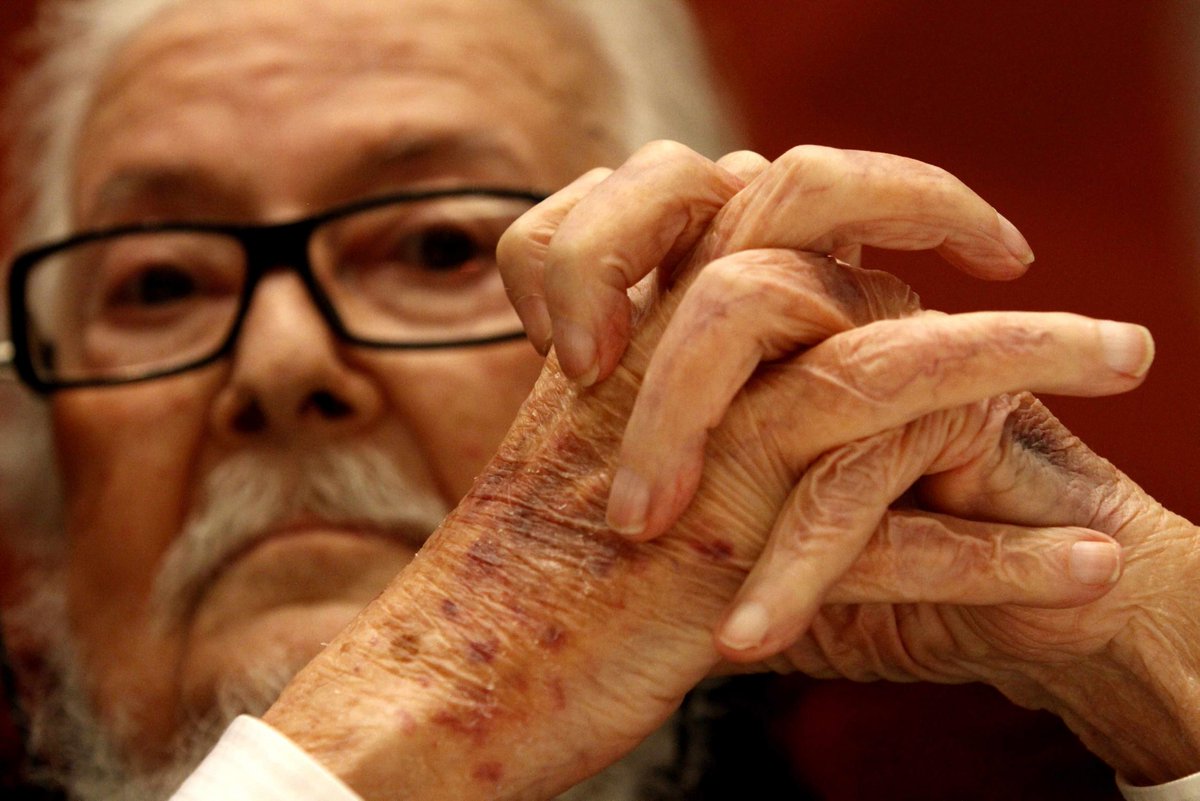 Fernando del Paso presenta "Amo y señor de mis palabras" en la FIL - CVWkDAeUwAAYldc