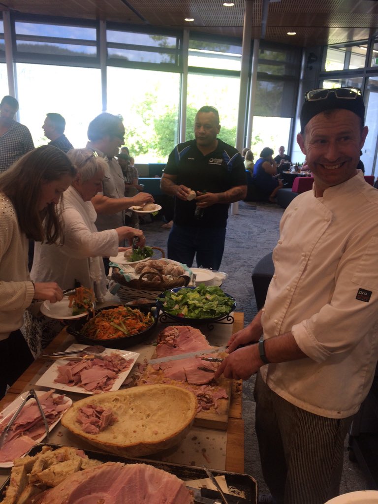 workSpaceNZ_'s tweet photo. The #ham bar is a hit @OtagoPolytech #Christmas #party https://t.co/sbIR8vkknZ