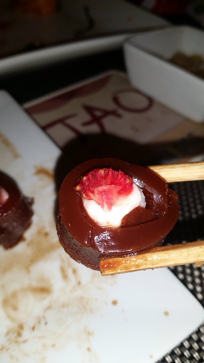 Andherluiz's tweet photo. As comemorações dos meus 30tão continuou na #TAOMusic #TAOSushi ... Obrigado pela consideração dos amigos presente! https://t.co/3jCMXT6goU