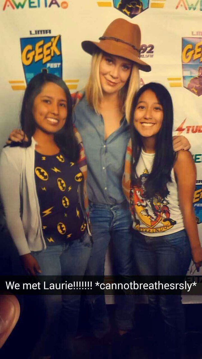 HeyLuchia's tweet photo. #tbt when me and my sis met @Laurie_Holden 💛💛 #limageekfest #yosoygeek https://t.co/ReZq16cBdV