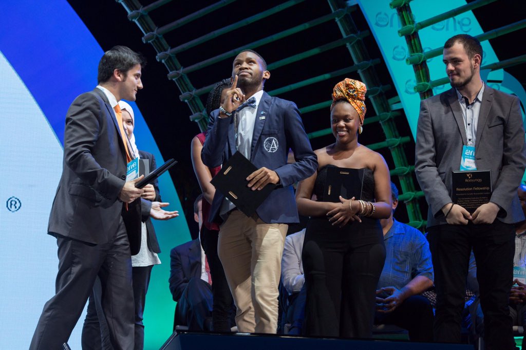 UbuntuDesign's tweet photo. This was the moment when life was breathed into Ubuntu. @OneYoungWorld #tbt forebearer Sir Mthiyane @resolutionproj https://t.co/SvGQqglrU2