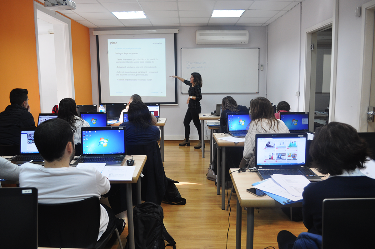 CursosINITEC's tweet photo. Acabem l'any amb 2.000 alumnes formats. Us esperem al gener amb noves edicions de #cursmkdigital i #mastermkdigital! https://t.co/Mg7QmQJp3F