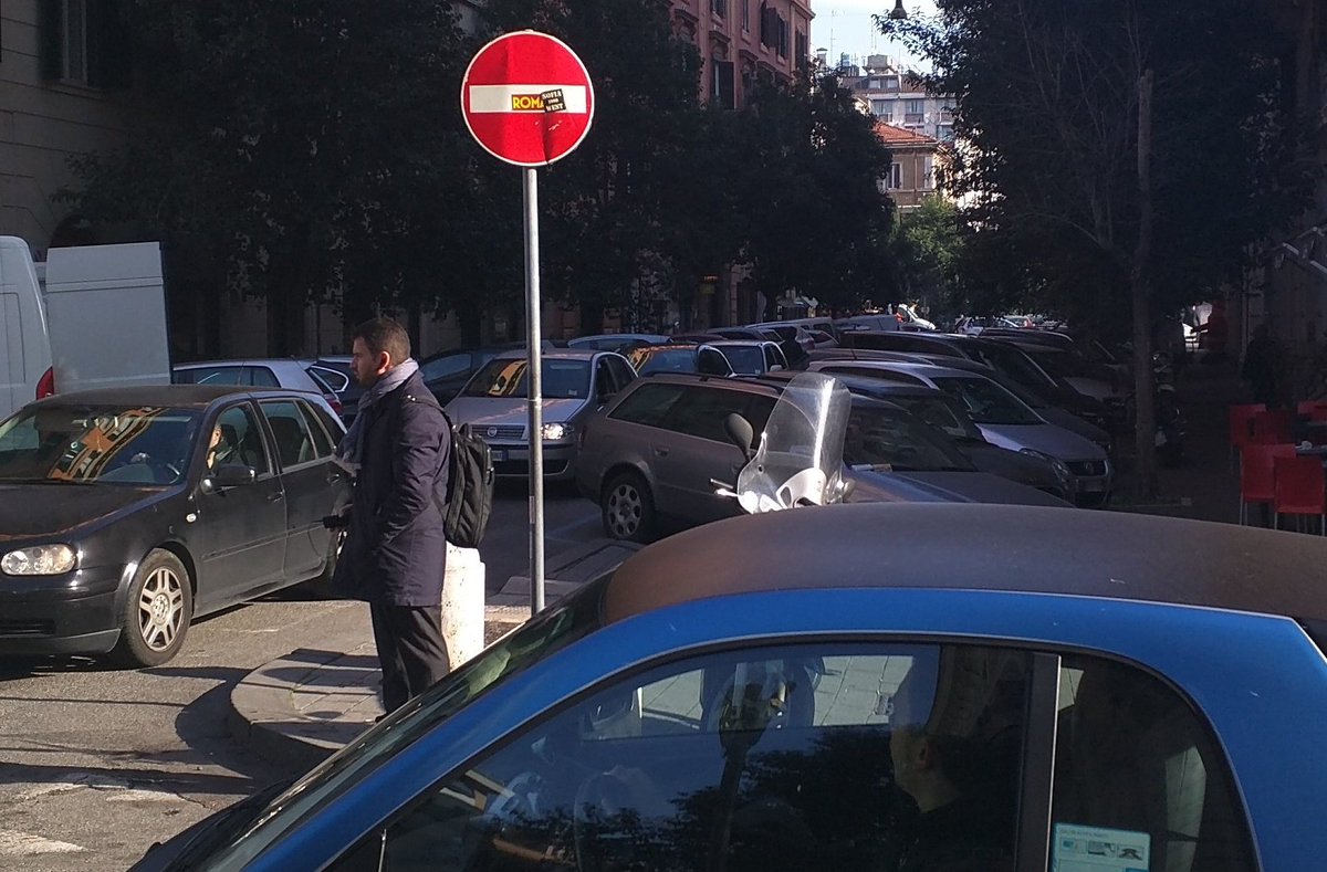 Caos a Roma.

Sciopero tpl: metro chiuse e bus a rischio. Traffico in tilt ma è stop alle targhe dispari.

Tronca?