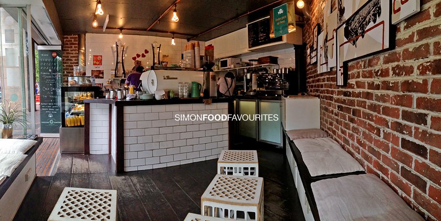 SimonLeong's tweet photo. Small cafe making good coffee with @single_o @Groundcontrolcq #CircularQuay #groundcontrolcafe #singleoriginroasters https://t.co/UoTbs13VLD
