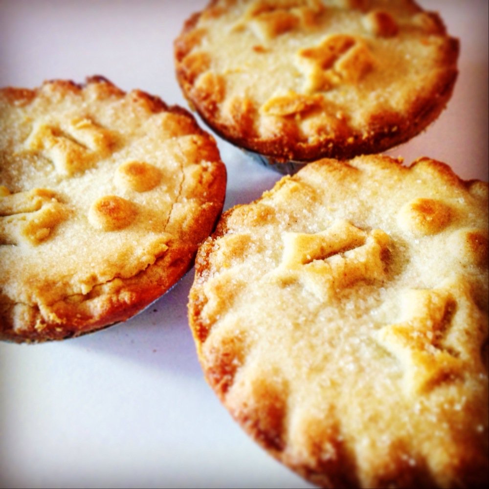 #Feelingfestive <a href="/morlodge/">MOR Lodge Newquay</a> #Newquay  #mincepies #goldenbrown #sugarrush -the #christmascountdown continues...