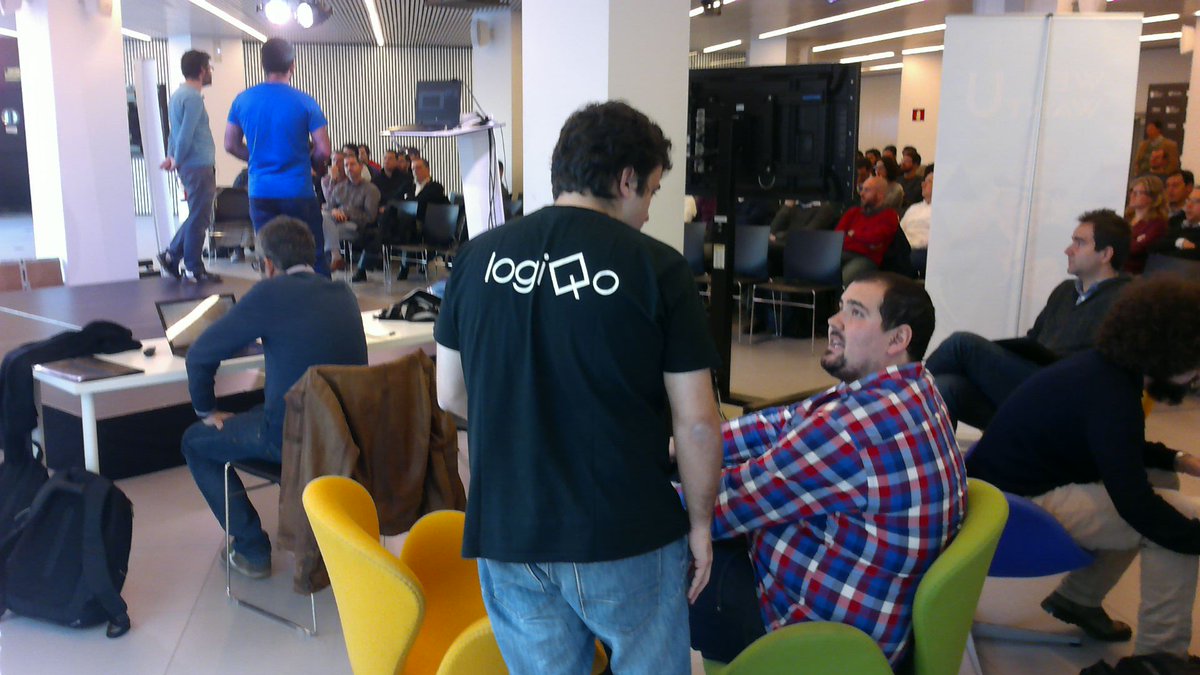 catdotnet's tweet image. El backstage del #reconnect2015 #loQueElOjoNoVe