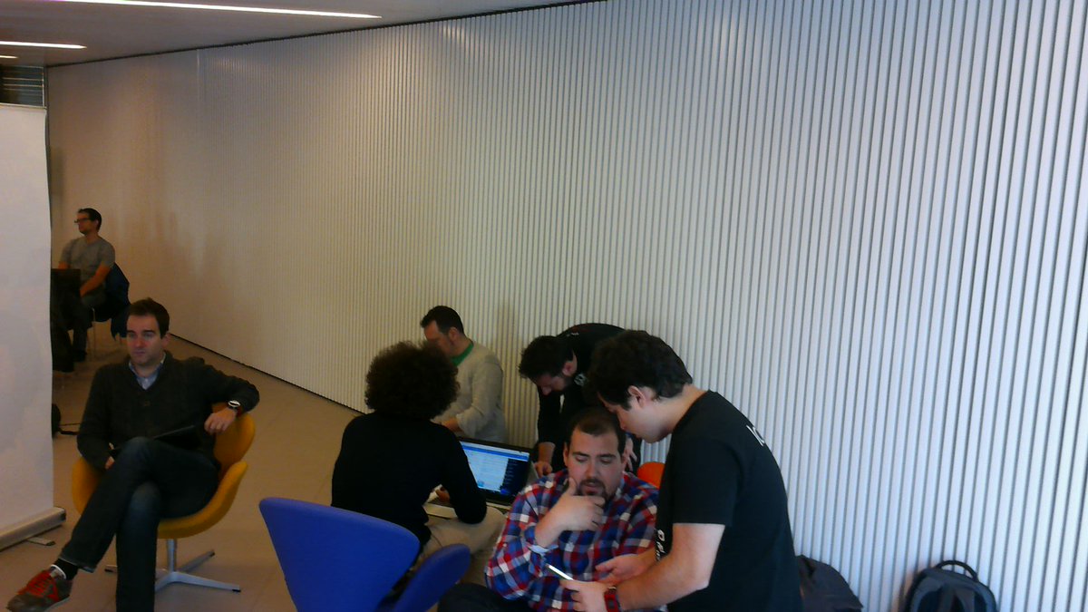 catdotnet's tweet image. El backstage del #reconnect2015 #loQueElOjoNoVe