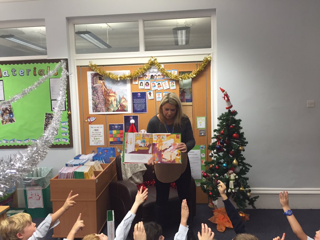 chandabell's tweet photo. I had a great time introducing children in #London to @elfontheshelf #ElfAdoption underway! https://t.co/SnyQ8A9RH0