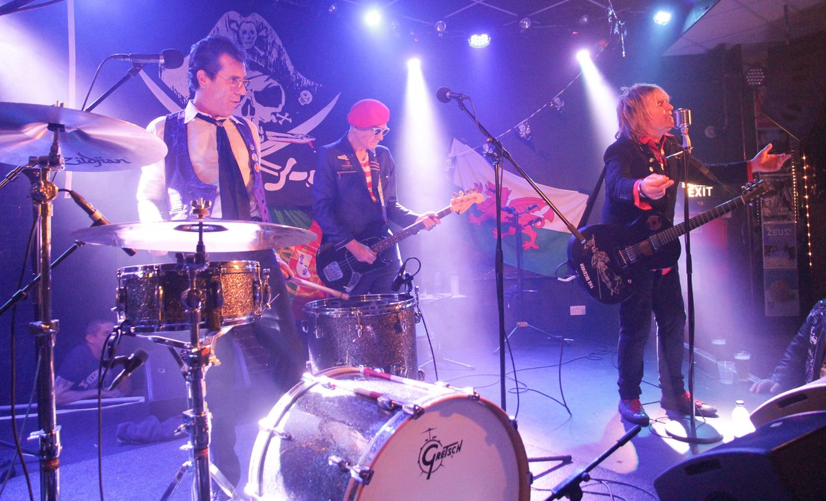 thejacktars's tweet photo. NEW PHOTOS: Ports of Call #UKTour https://t.co/0bhTV2BKwi https://t.co/iGep436W0r