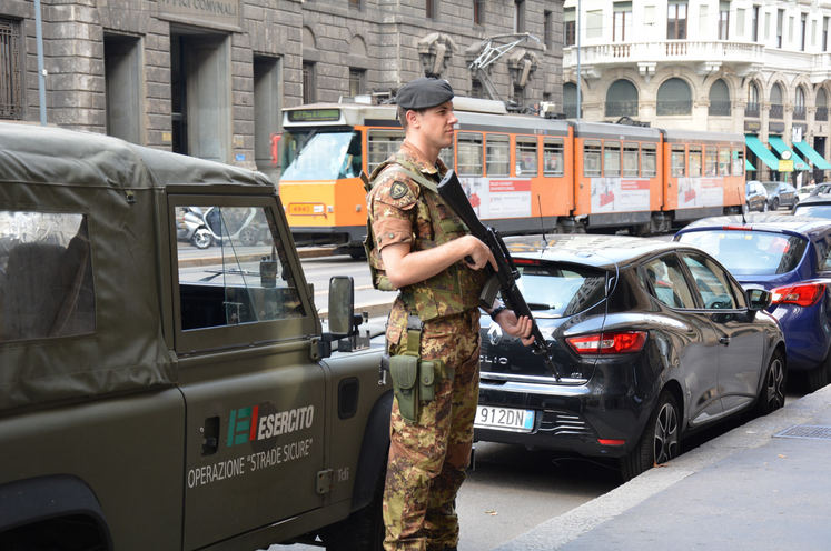 corradopassera's tweet photo. #Voloire devono rimanere a #Milano. Presenza esercito è fondamentale per garantire #sicurezza ai milanesi. https://t.co/TrP7MUY4id