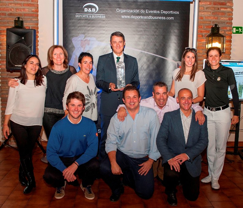DeporteBusiness's tweet photo. @ElSaler_Golf recibe el #PremioDyB 2015 al mejor campo  - https://t.co/yAhquY1ogu https://t.co/yYbmJjnm4d