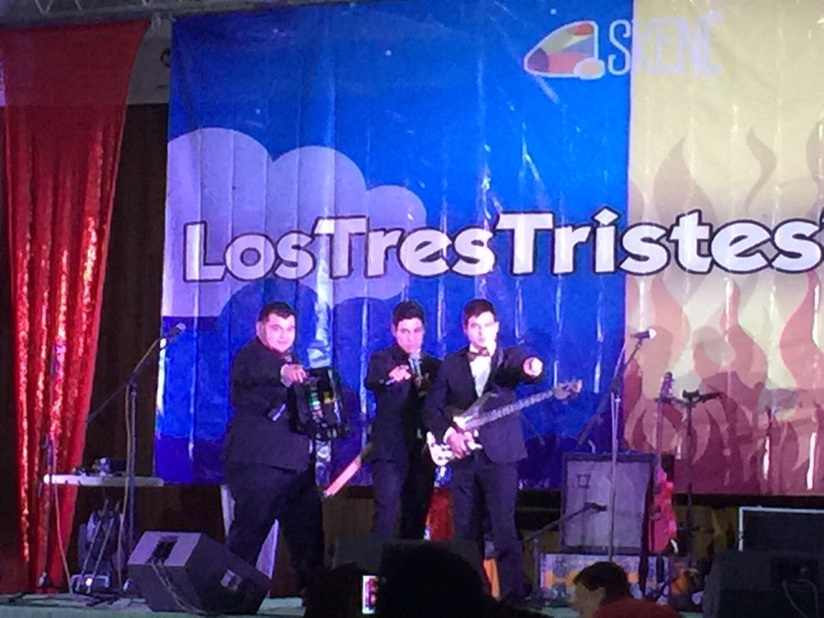 kaly_26's tweet photo. @LOS3TT #entoluca #lostrestristestigres #riendounpoco #depocamamilosnorteños #ambientados #ajua #pose https://t.co/usf8iFupb3