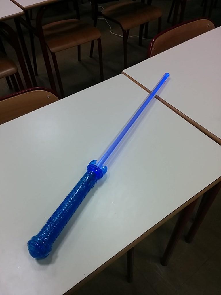 ndi_adem's tweet photo. Merci à @CGI_Global pour ce cadeau ! #nuitinfo @nuitinfo #StarWars #Padawan #Jedi @StarWarsFR https://t.co/npwsuKXPvF