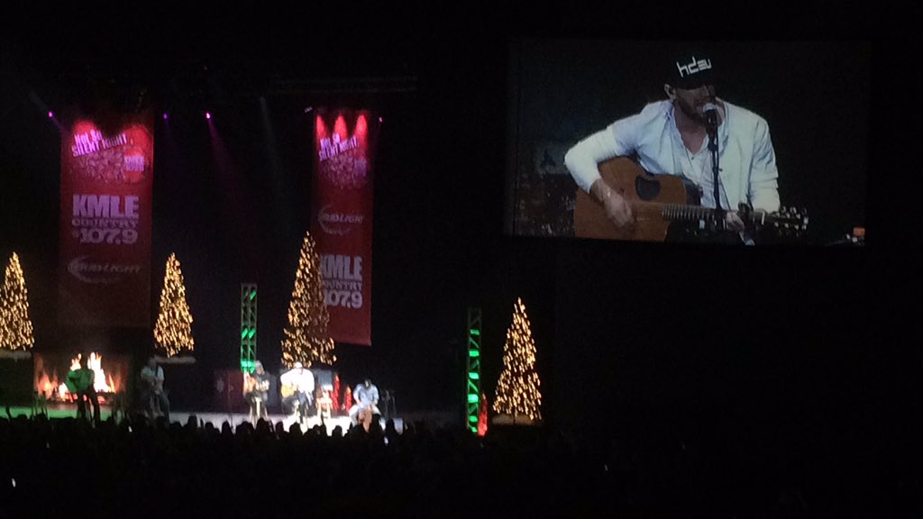 tmoore1220's tweet photo. Awesome concert @KMLE1079!!! ❤️ me some @ChaseRiceMusic https://t.co/1xsE7bceRU