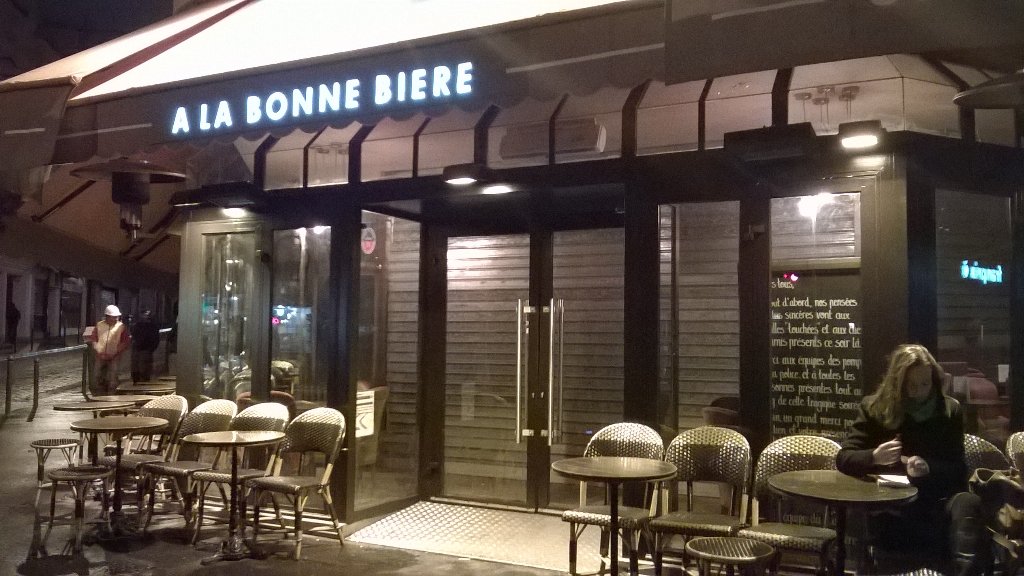 "A la bonne bière", premier commerce touché par les attentats à rouvrir ses portes ce matin, #ParisAttacks, sur <a href="/LCI/">LCI</a>