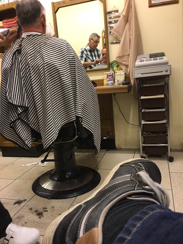 techviewsde's tweet photo. Lalalalalala, was macht ihr so? #Friseur #tech #technik #techviews https://t.co/t8UokHZi70