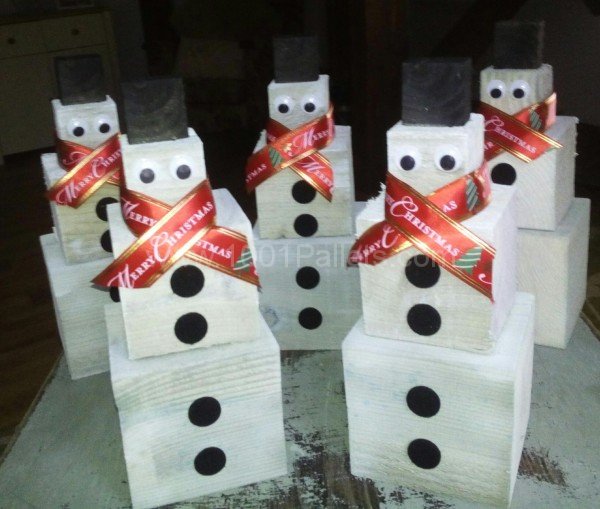 iRecyclart's tweet photo. Snowmen For #Christmas, Handmade From ... : https://t.co/3op5zmiiKR - #PalletBlock #RecycledPallet #Snowman https://t.co/mZHriisSq4