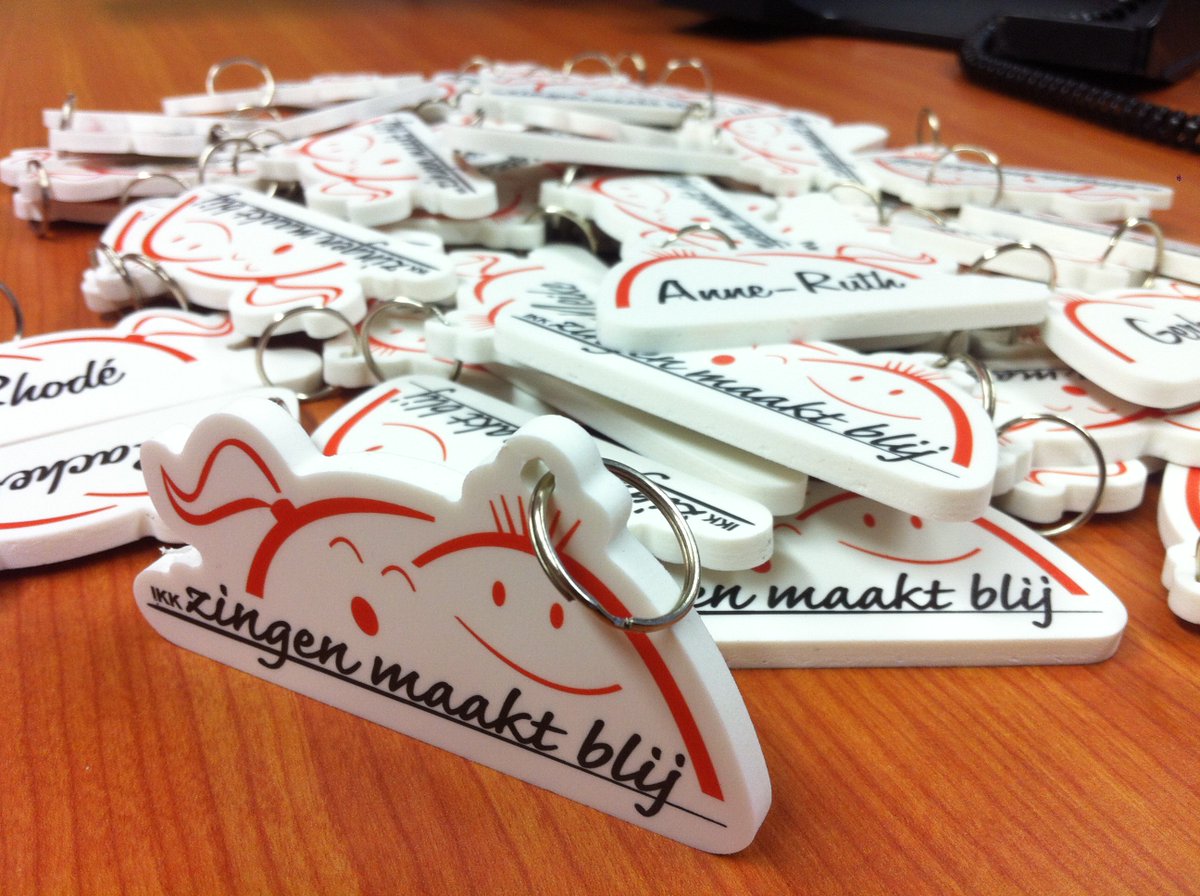 Custom made sleutelhangers! Mooi voorbeeld hoe de flatbed printer en CNC frees elkaar goed aanvullen!