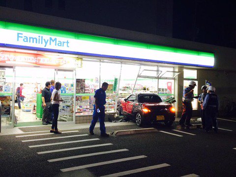 kijho_m's tweet photo. ［衝撃画像］コンビニに車突っ込んでるｗｗｗ ワラッｗｗｗｗｗｗｗ
https://t.co/fD5jaMghnO https://t.co/br48XuKqYj