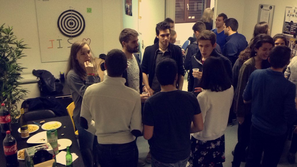 envolJE's tweet photo. Retour sur le #CNH15 avec les juniors @JC_IAE et @JIS_INSA. #Echange #BlindTest #JuniorsToulousaines https://t.co/k33ftoEUzi