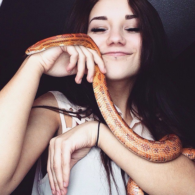 lonelyskiess's tweet photo. cheesin' with my baby caster ☺ https://t.co/rto0Ft5RM3