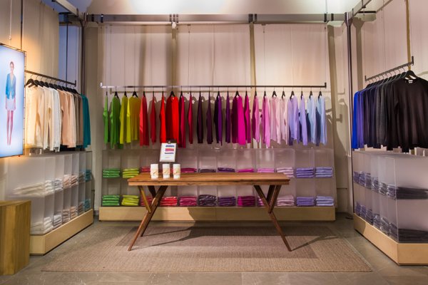 Da <a href="/benetton/">Benetton</a> a <a href="/taggalo/">taggalo</a>, lo store si evolve: tra shopping fisico e online #RevolutionWeekly bit.ly/1RpWSZx