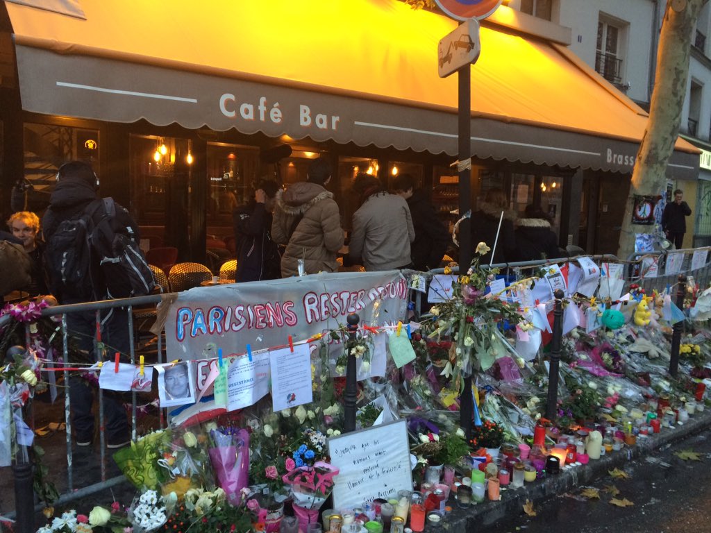 factstoryagency's tweet photo. Réouverture du café À la bonne bière ce matin, rue de la Fontaine au roi, 3 semaines après les #attentats de Paris https://t.co/Z20GgM9V5c