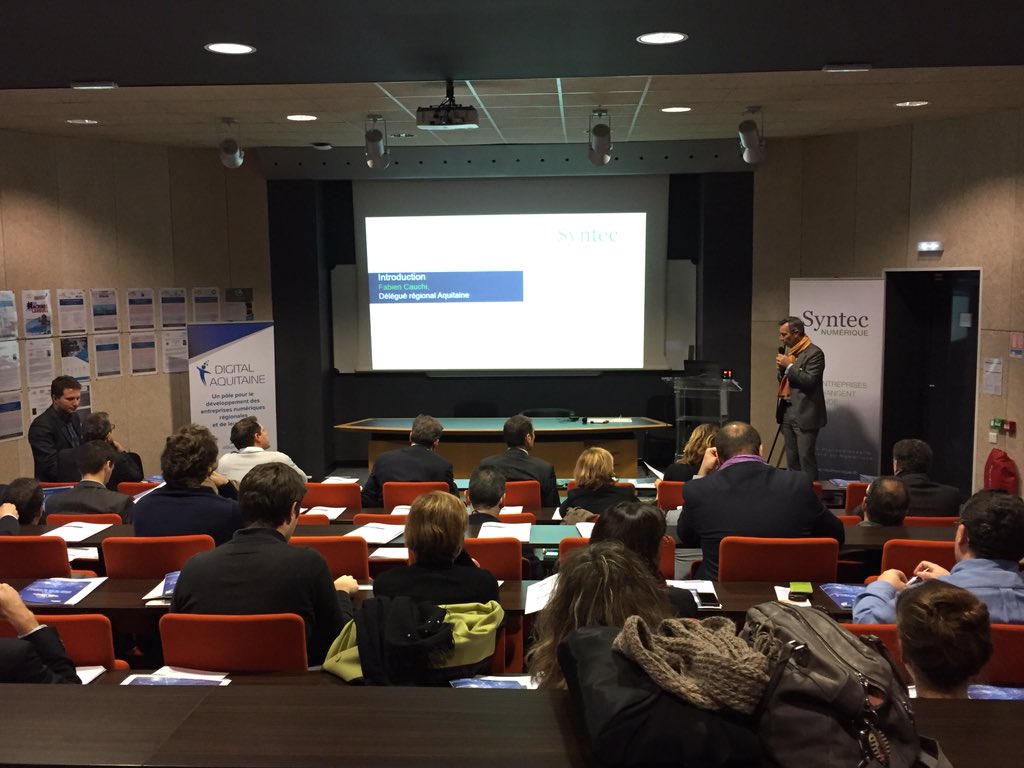 numeum_'s tweet photo. Comité régional #Aquitaine @bordeaux Godefroy de Bentzmann présente le bilan 2015 #numcroissance2016 @DigitAqui https://t.co/BZTsjDia1o