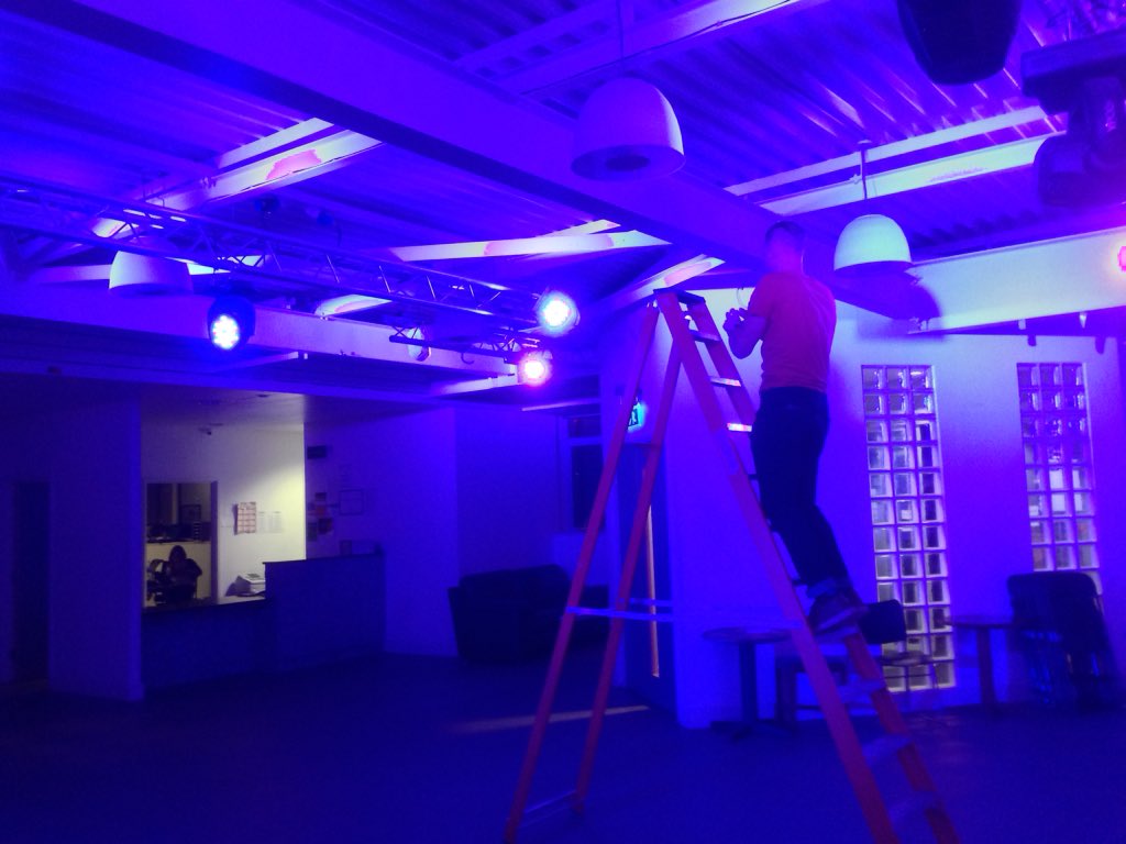 An empty stage and a man on a ladder. The very last #MKGN at the <a href="/TheBuszyMK/">The Buszy MK</a> #EndOfAnEra