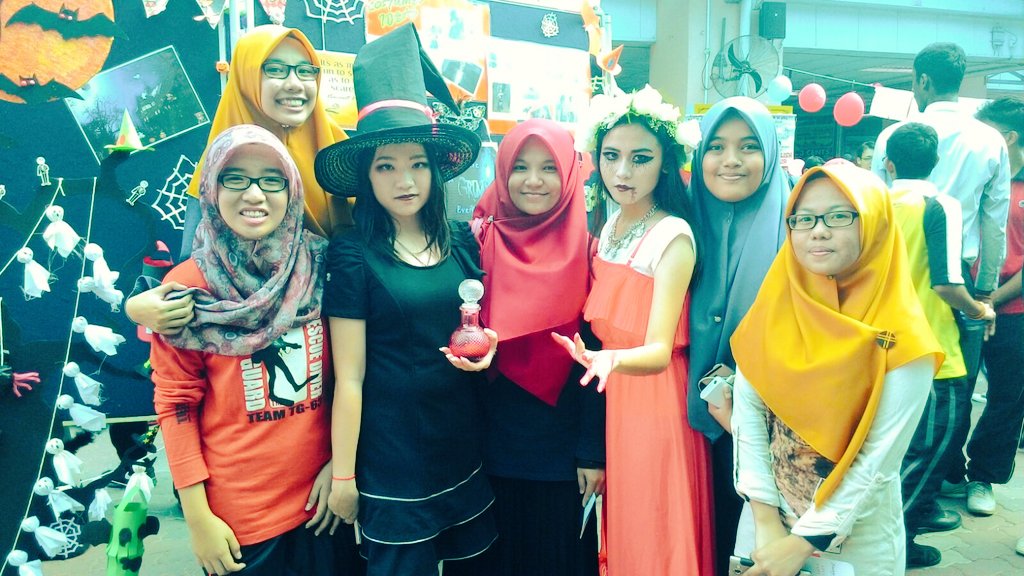 radikaaaaaaaa's tweet photo. #EnglishLanguageFair #kmpk 😍😍😍 https://t.co/d2cD3U6iwO