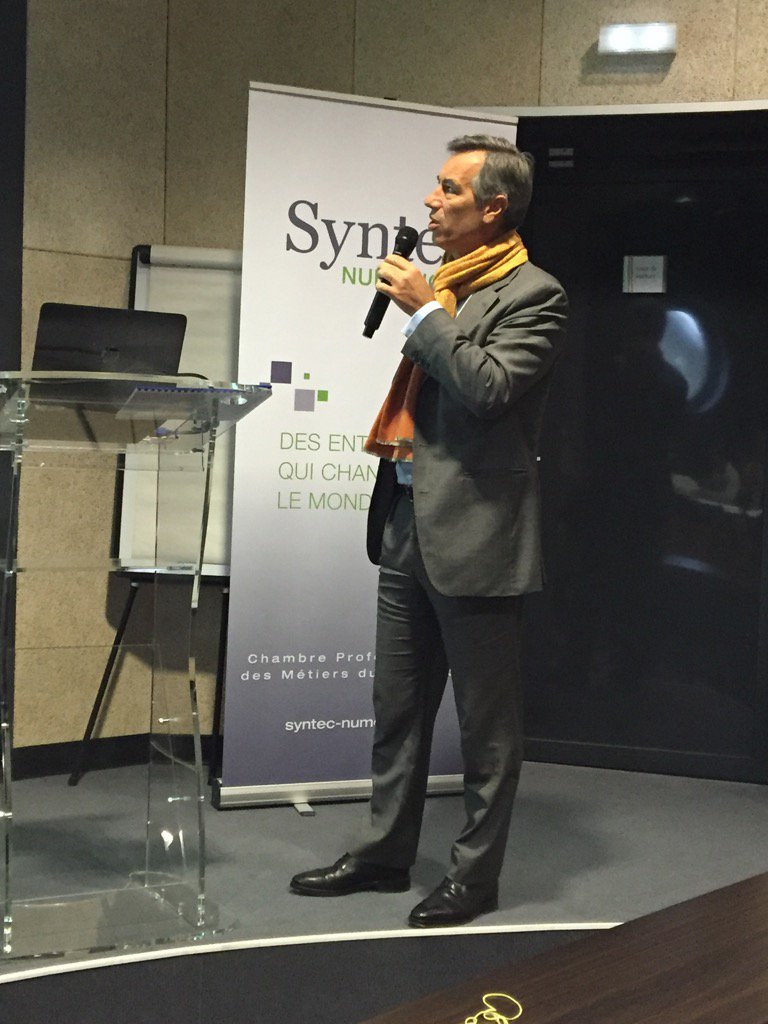 pierronjf's tweet photo. #numcroissance2016 @S2Bentzmann lance la réunion @syntecnumerique a #Bordeaux https://t.co/mJIRlf4A74
