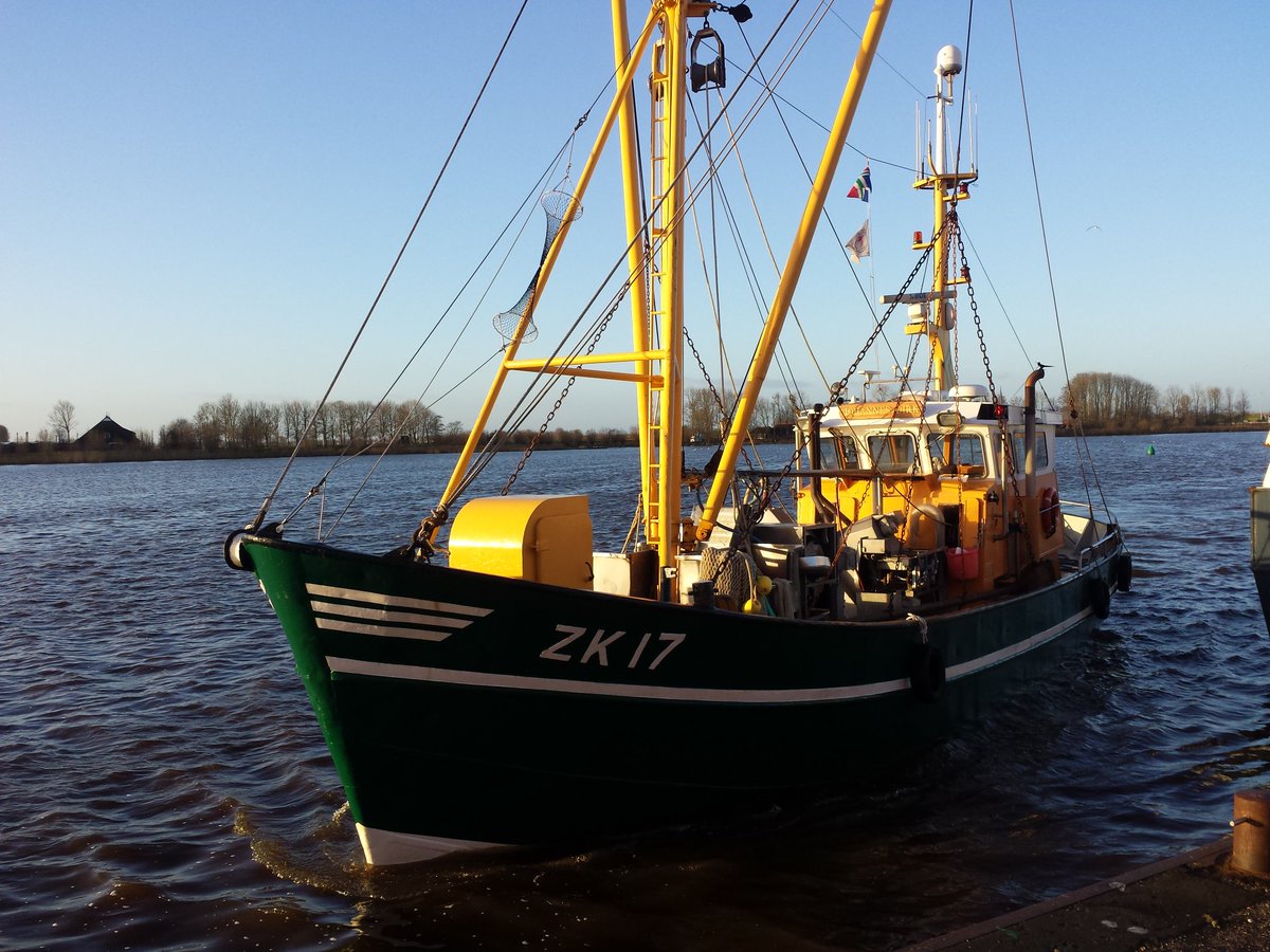 dirksloot's tweet photo. Goedemorgen vannacht naar binnen gedraaid nw 7 mooi voor slechte weer aan. Nu in #
#zoutkamp lossen #rousant https://t.co/8tvvyK3jh8
